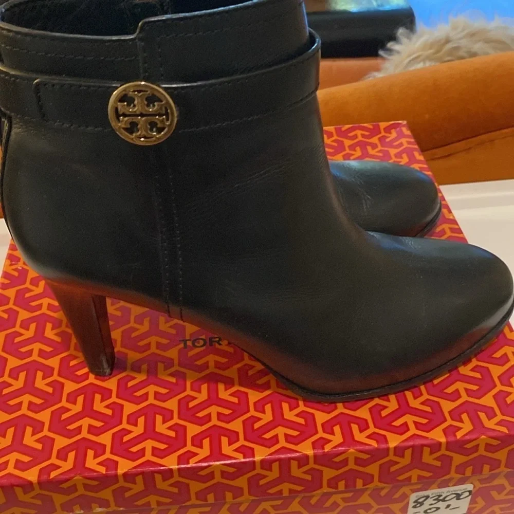 Tory Burch Women’s Bristol Equestrian Calf Leather Ankle Zip Bootie Sz 10.5